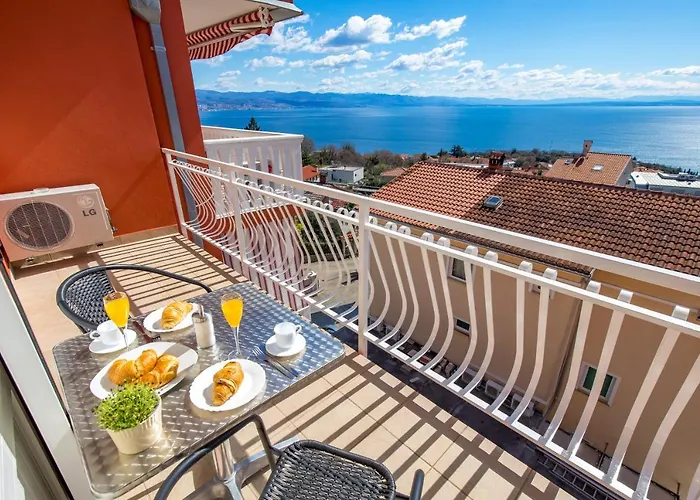 Barbara, Sea View With Terrace Near Opatija 아파트 *